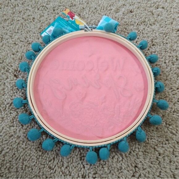 NWT Pioneer Woman ‘Welcome Spring’ spring Embroidery Hoop Wall Art Home Decor - Picture 2 of 5